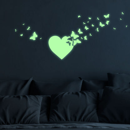 Vinilo Decorativo Fotoluminiscente corazón y mariposas - VF011