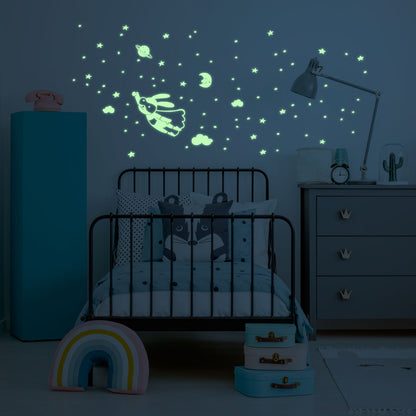 Vinilo Decorativo Fotoluminiscente Super Héroe Conejo en la Galaxia - VF490