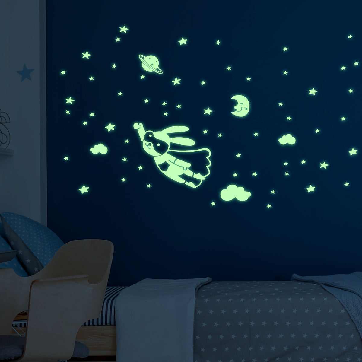 Vinilo Decorativo Fotoluminiscente Super Héroe Conejo en la Galaxia - VF490